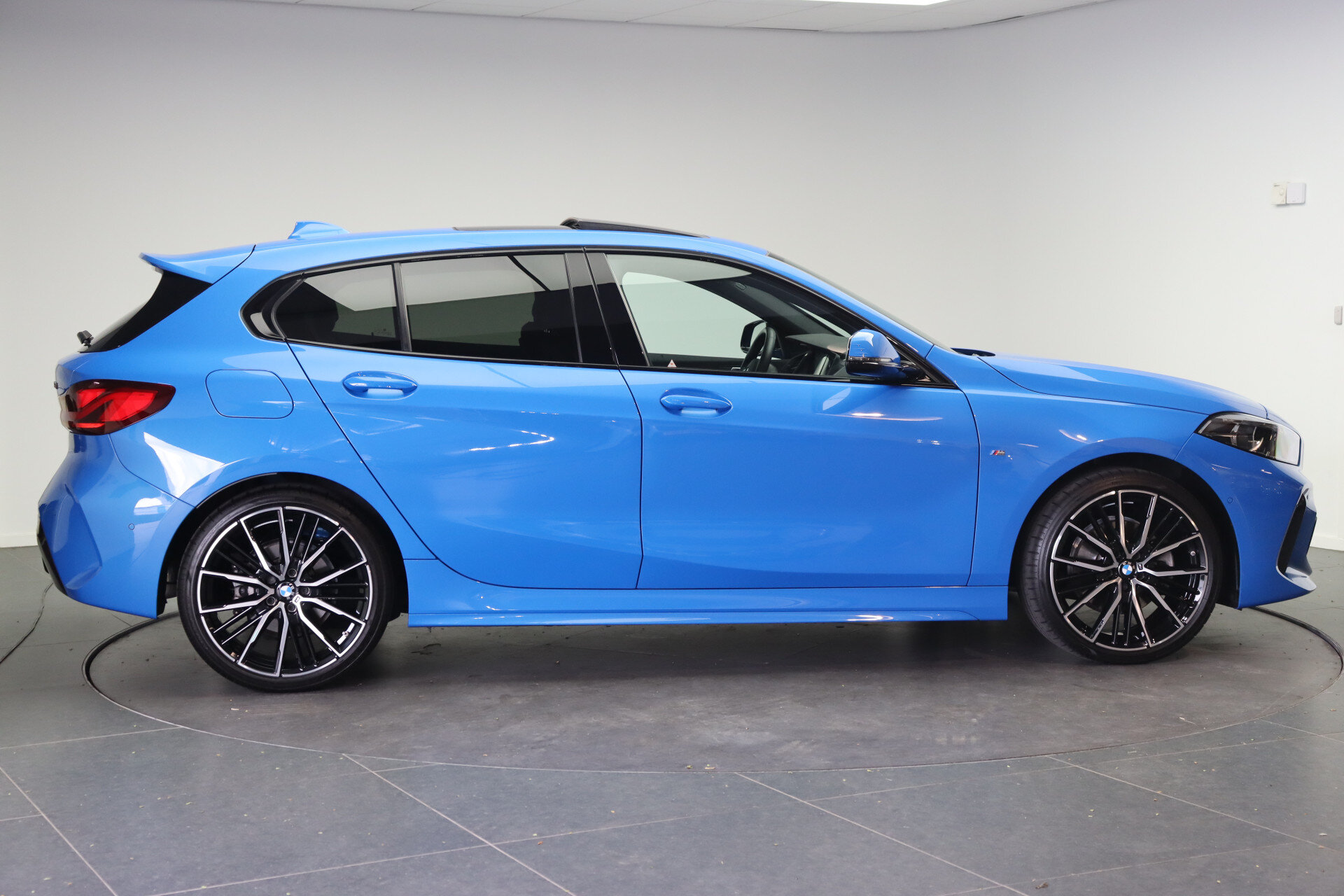 BMW 1 Serie 118i High Executive M Sport Automaat - Afbeelding 4