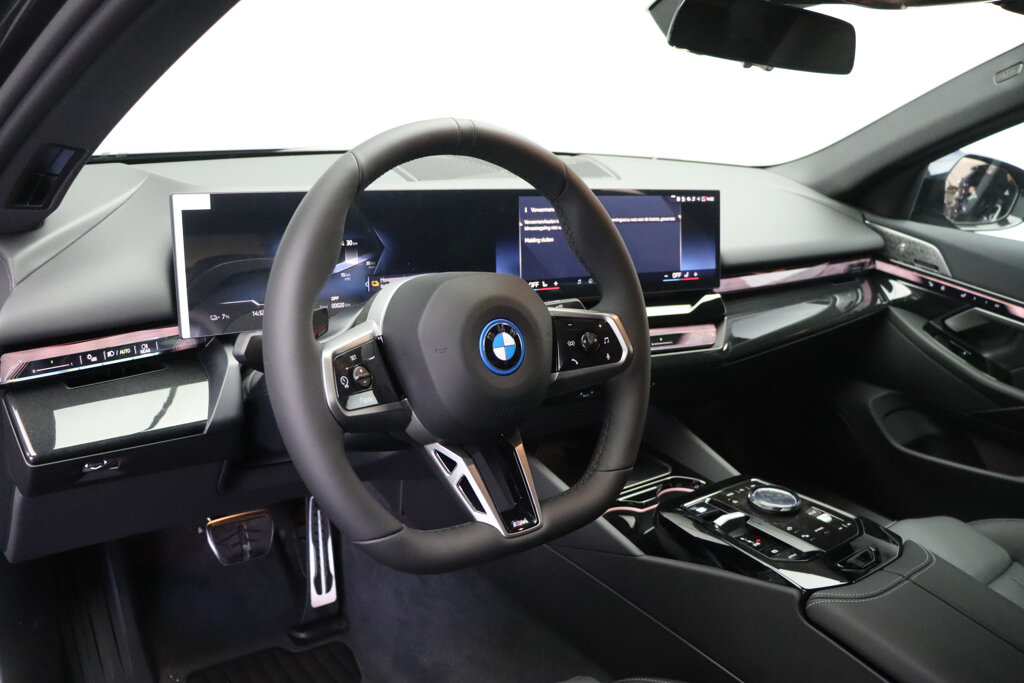 BMW i5 13