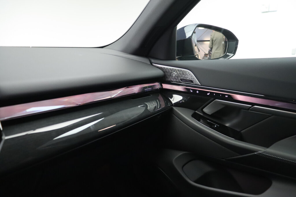 BMW i5 23