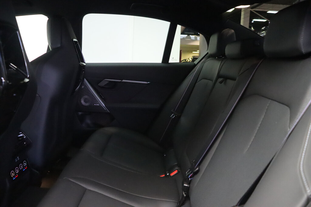 BMW i5 26