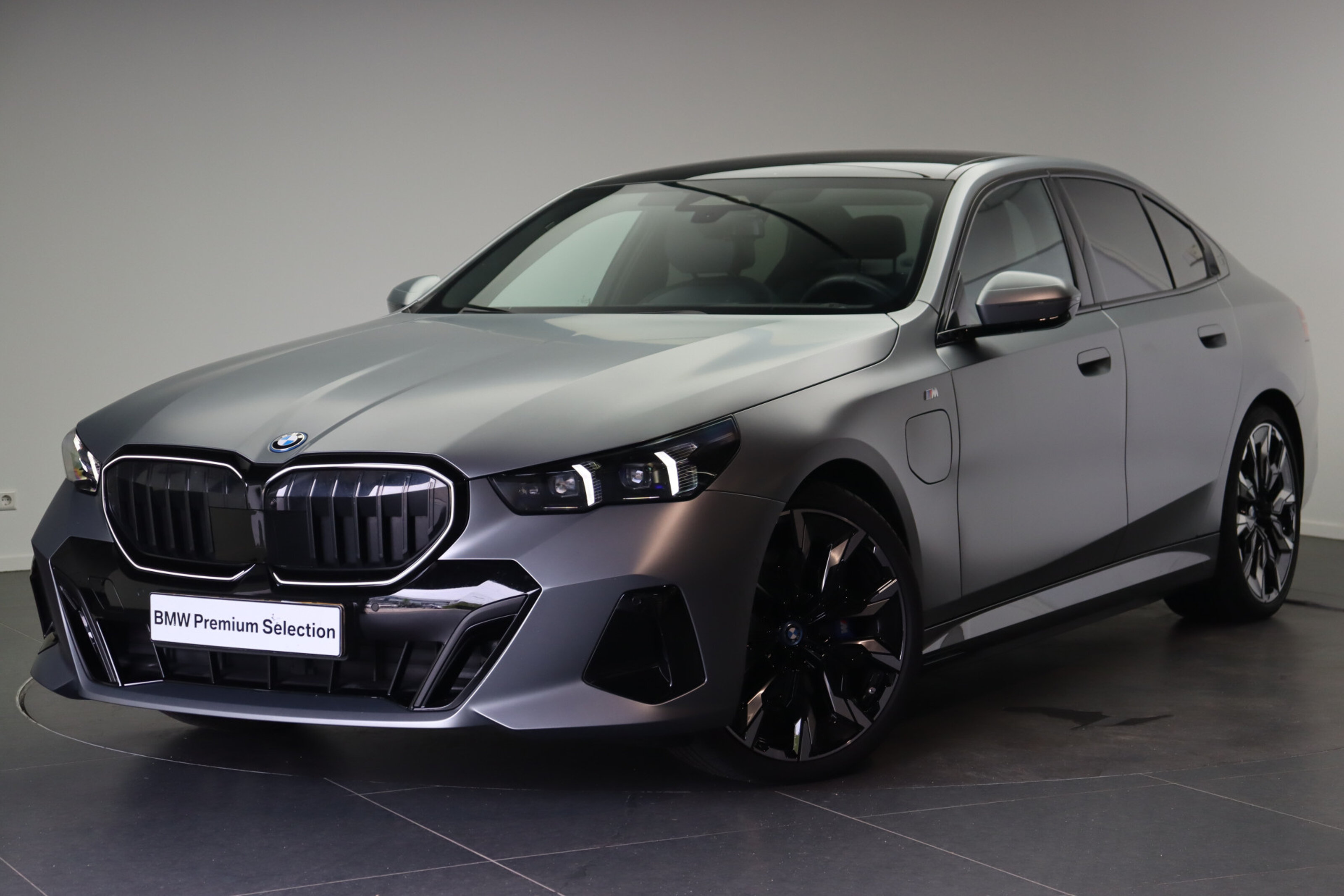 BMW 5 Serie 550e xDrive M Sport Automaat