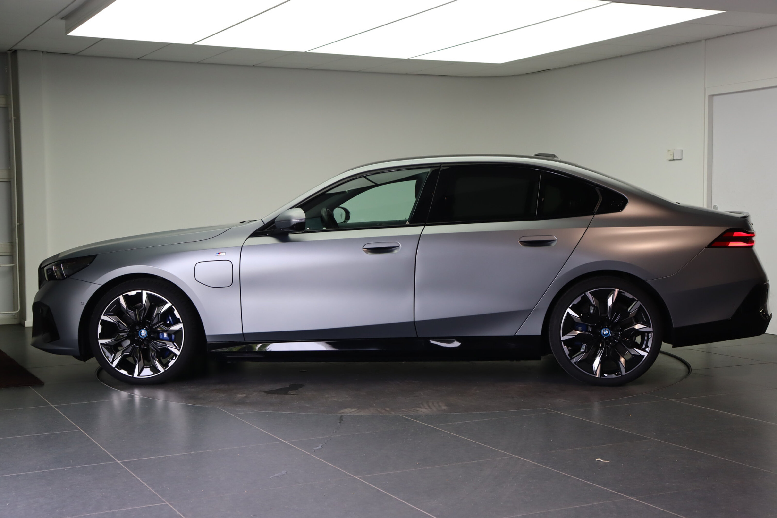 BMW 5 Serie 550e xDrive M Sport Automaat