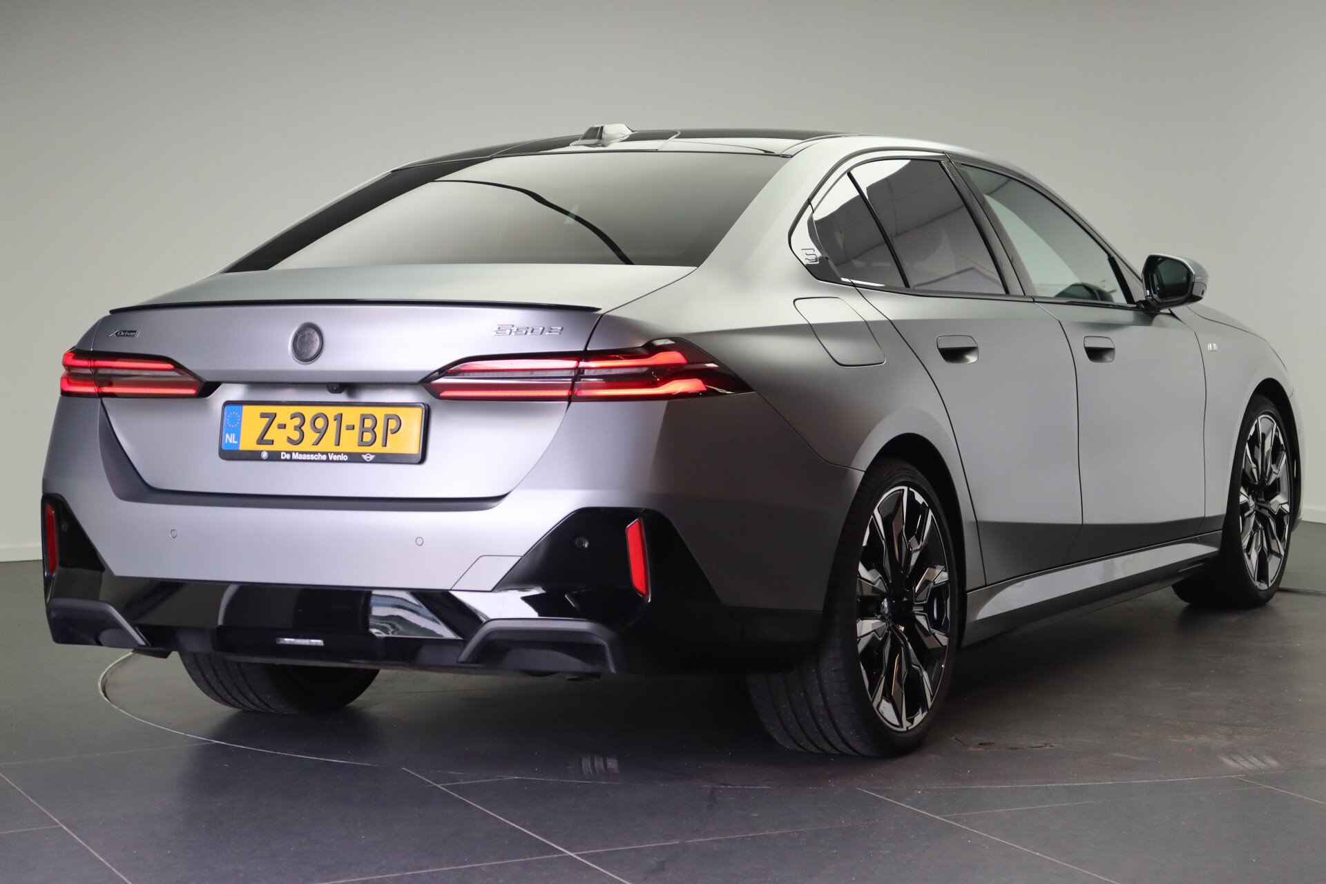 BMW 5 Serie 550e xDrive M Sport Automaat - Afbeelding 3