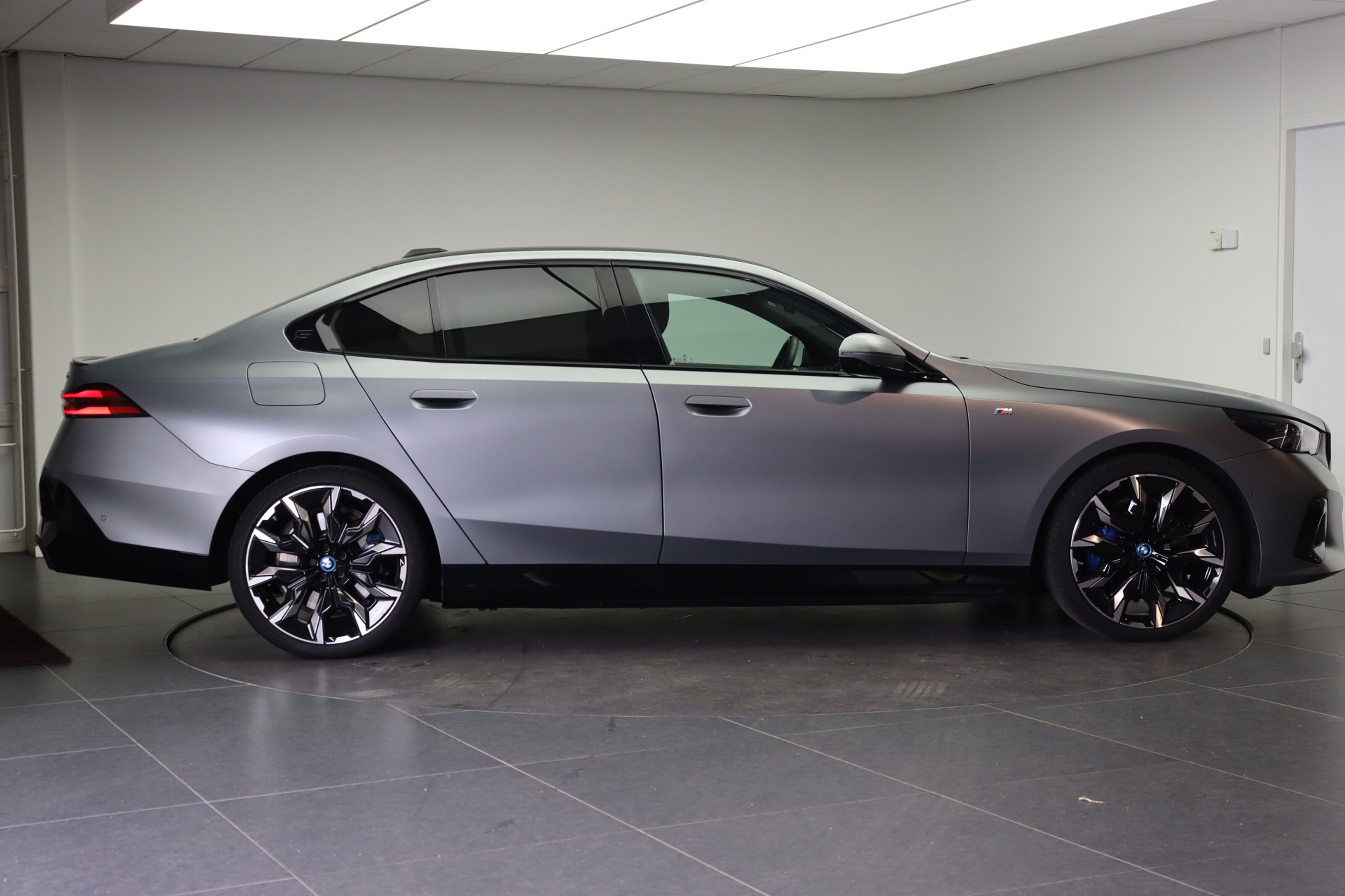 BMW 5 Serie 550e xDrive M Sport Automaat
