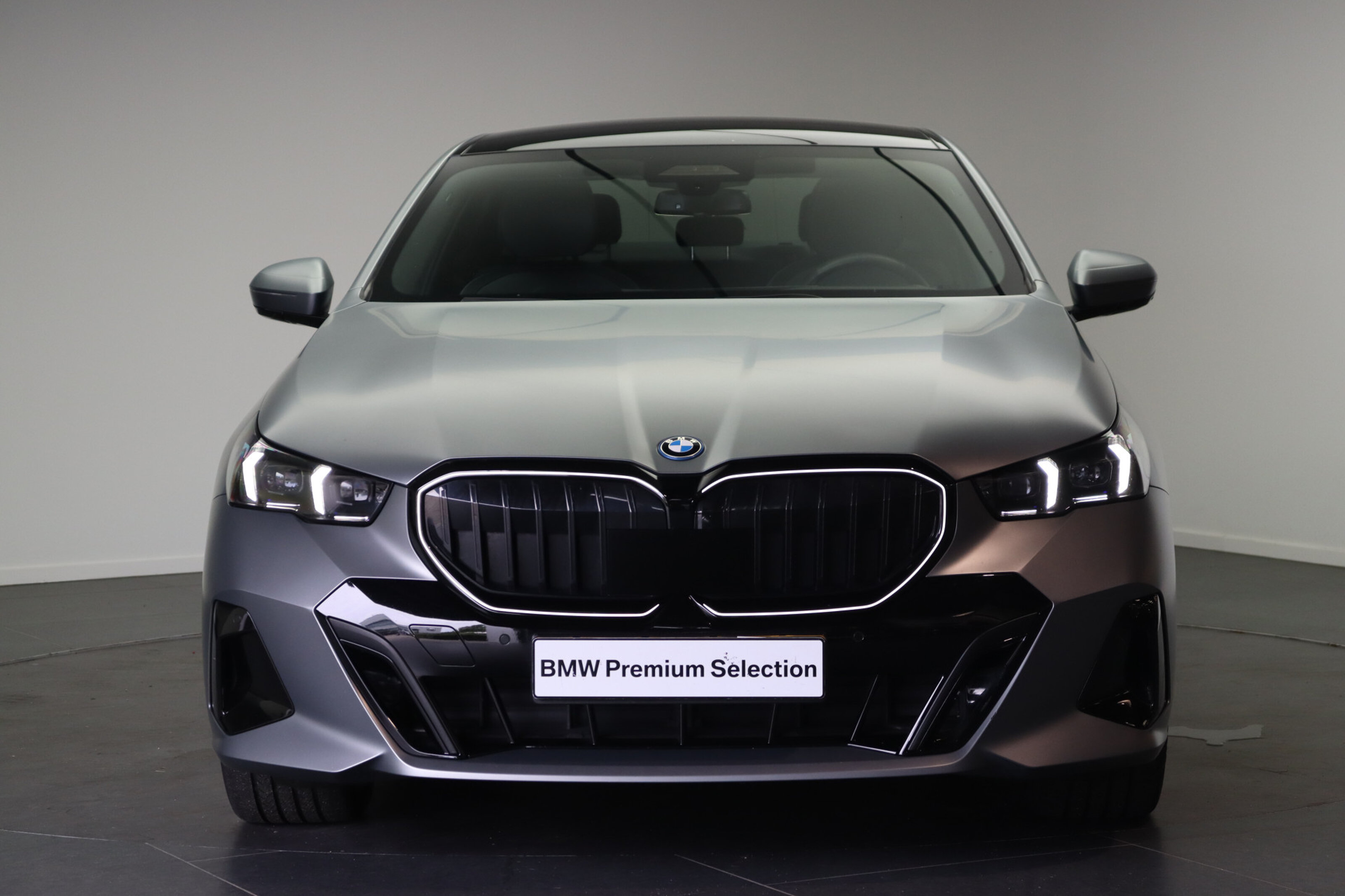 BMW 5 Serie 550e xDrive M Sport Automaat