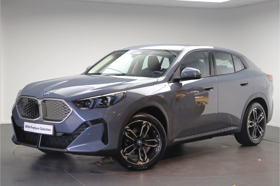 BMW iX2 eDrive20 - Afbeelding 1