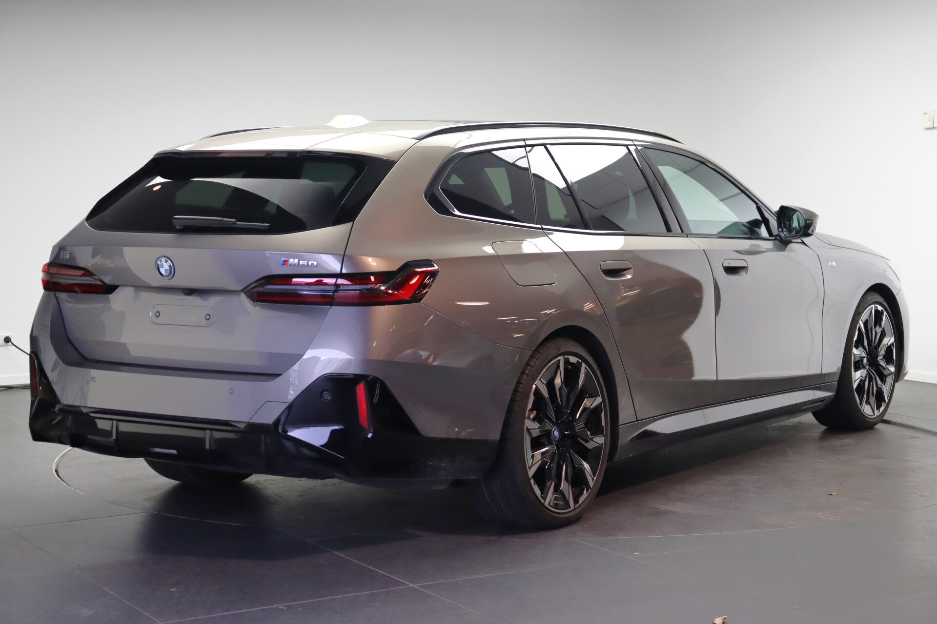 BMW i5 Touring M60 xDrive - Afbeelding 3