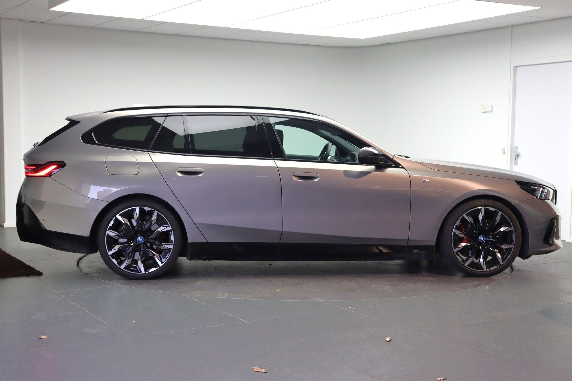 BMW i5 Touring M60 xDrive - Afbeelding 4