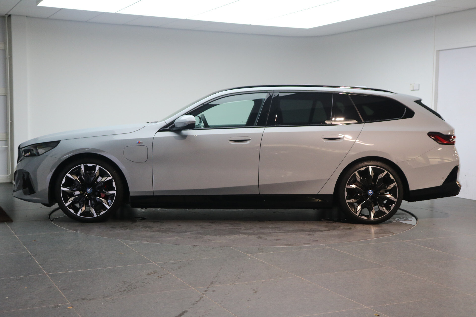 BMW 5 Serie Touring 530e High Executive M Sport Automaat - Afbeelding 2