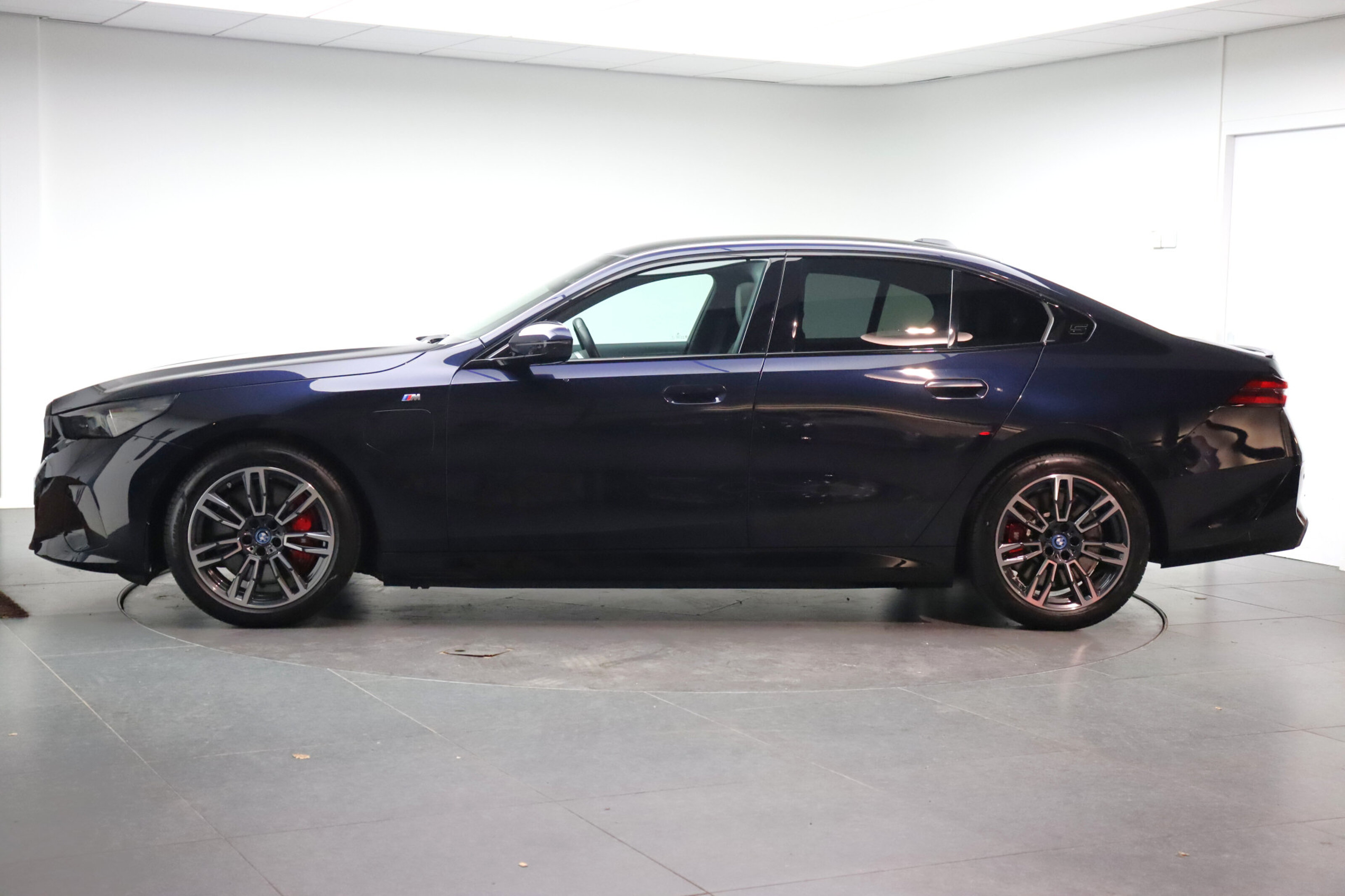 BMW 5 Serie 550e xDrive M Sport Automaat