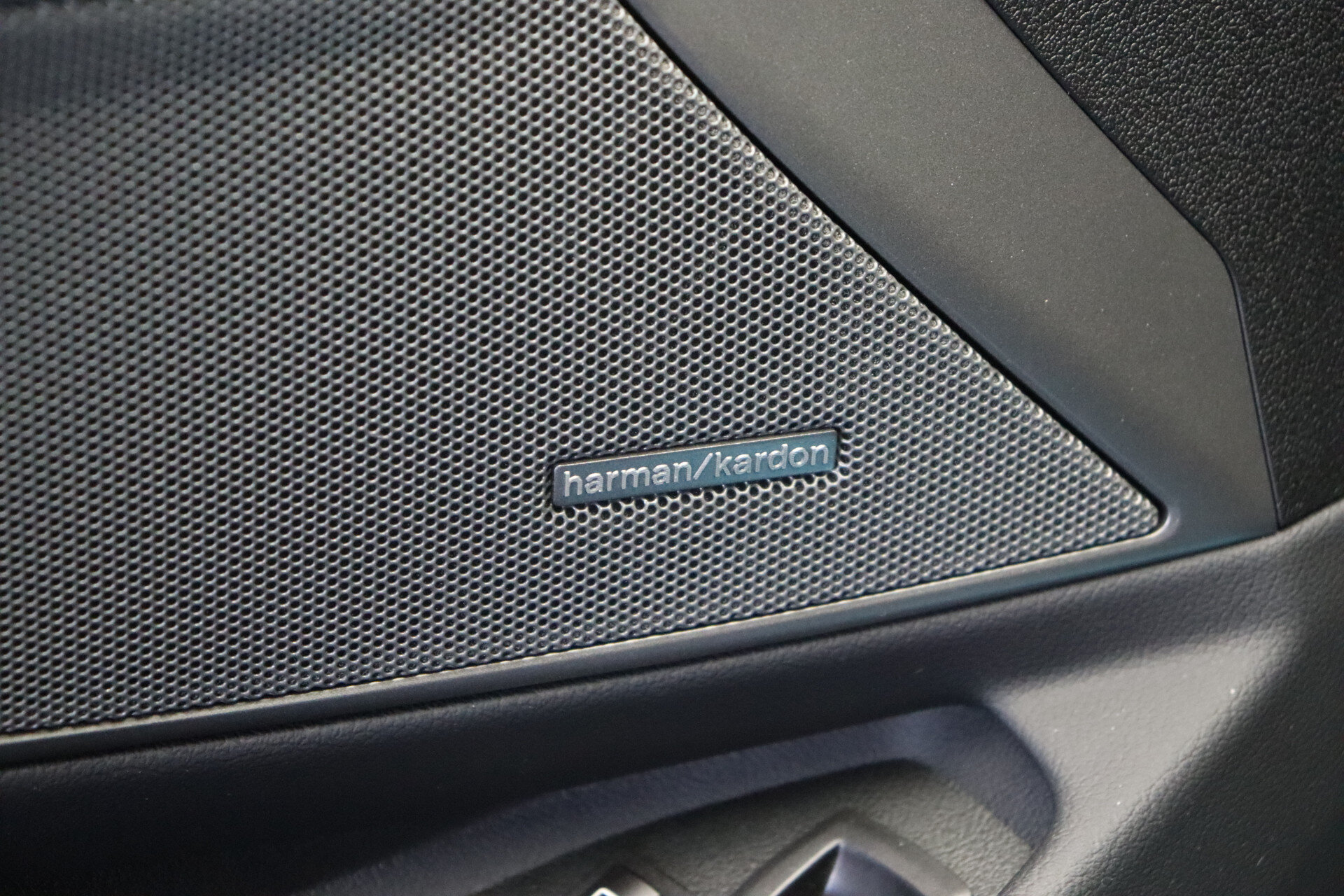 BMW 3 Serie 330e M Sport Automaat - Afbeelding 5