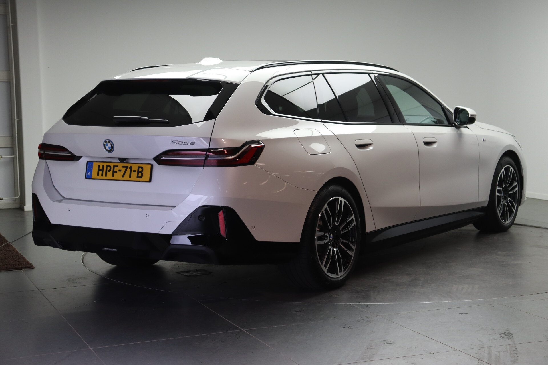 BMW 5 Serie Touring 530e M Sport Automaat - Afbeelding 3