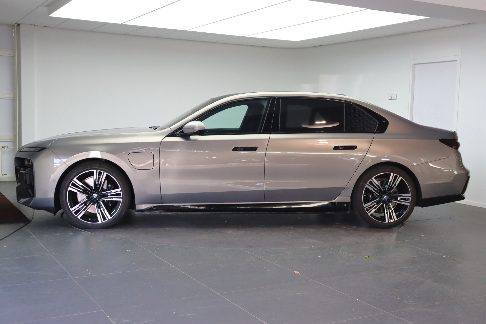 BMW 7 Serie 750e xDrive High Executive M Sport Automaat - Afbeelding 2