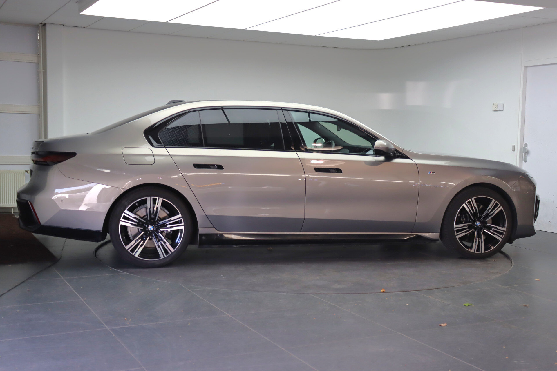 BMW 7 Serie 750e xDrive High Executive M Sport Automaat - Afbeelding 4