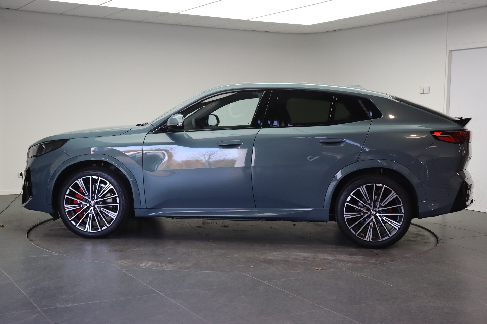 BMW iX2 eDrive20 M Sport - Afbeelding 2