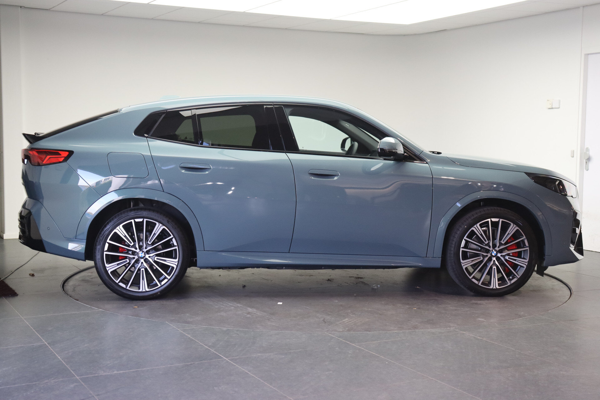 BMW iX2 eDrive20 M Sport - Afbeelding 4