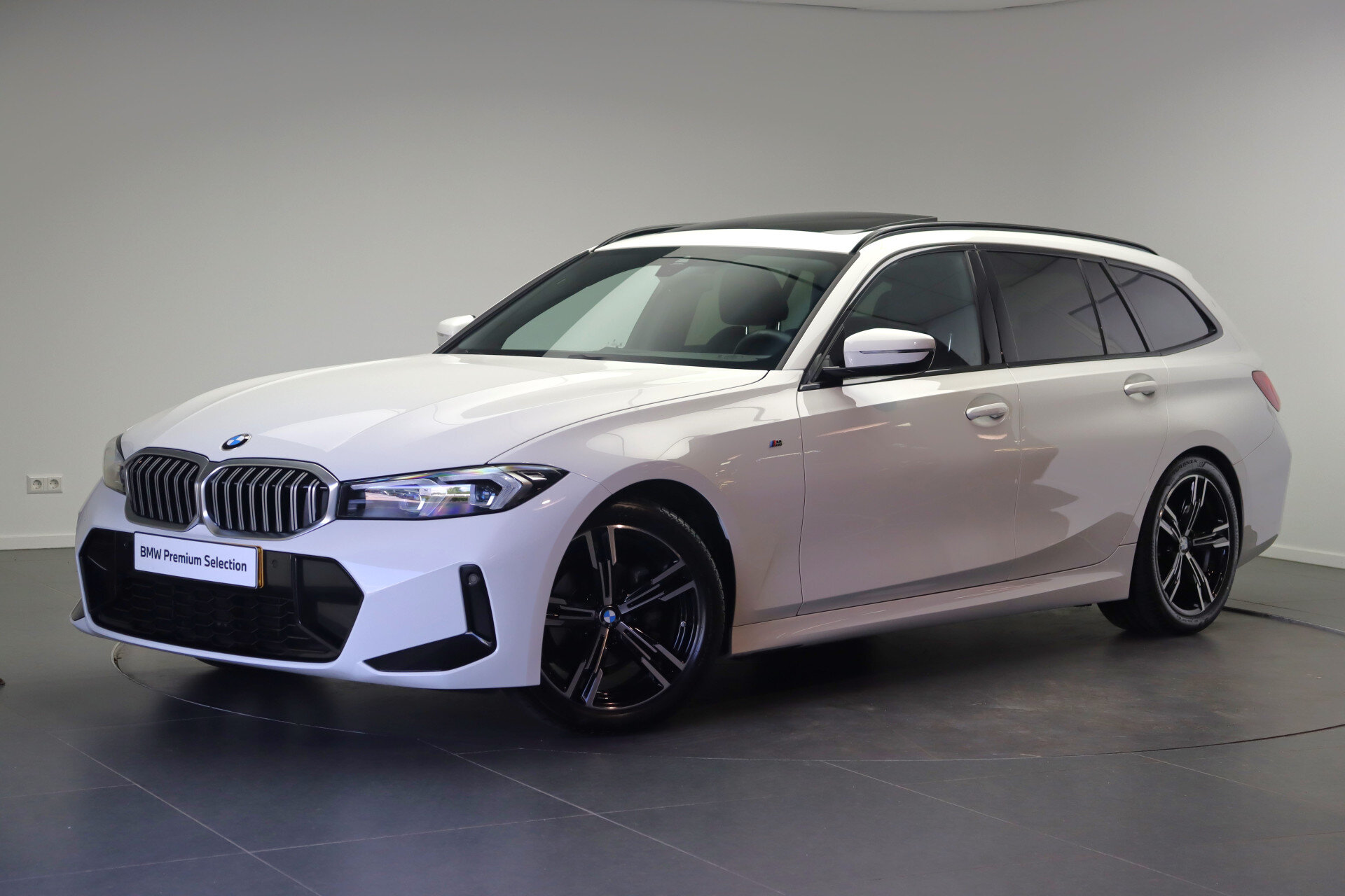 BMW 3 Serie Touring 318i M Sport Automaat