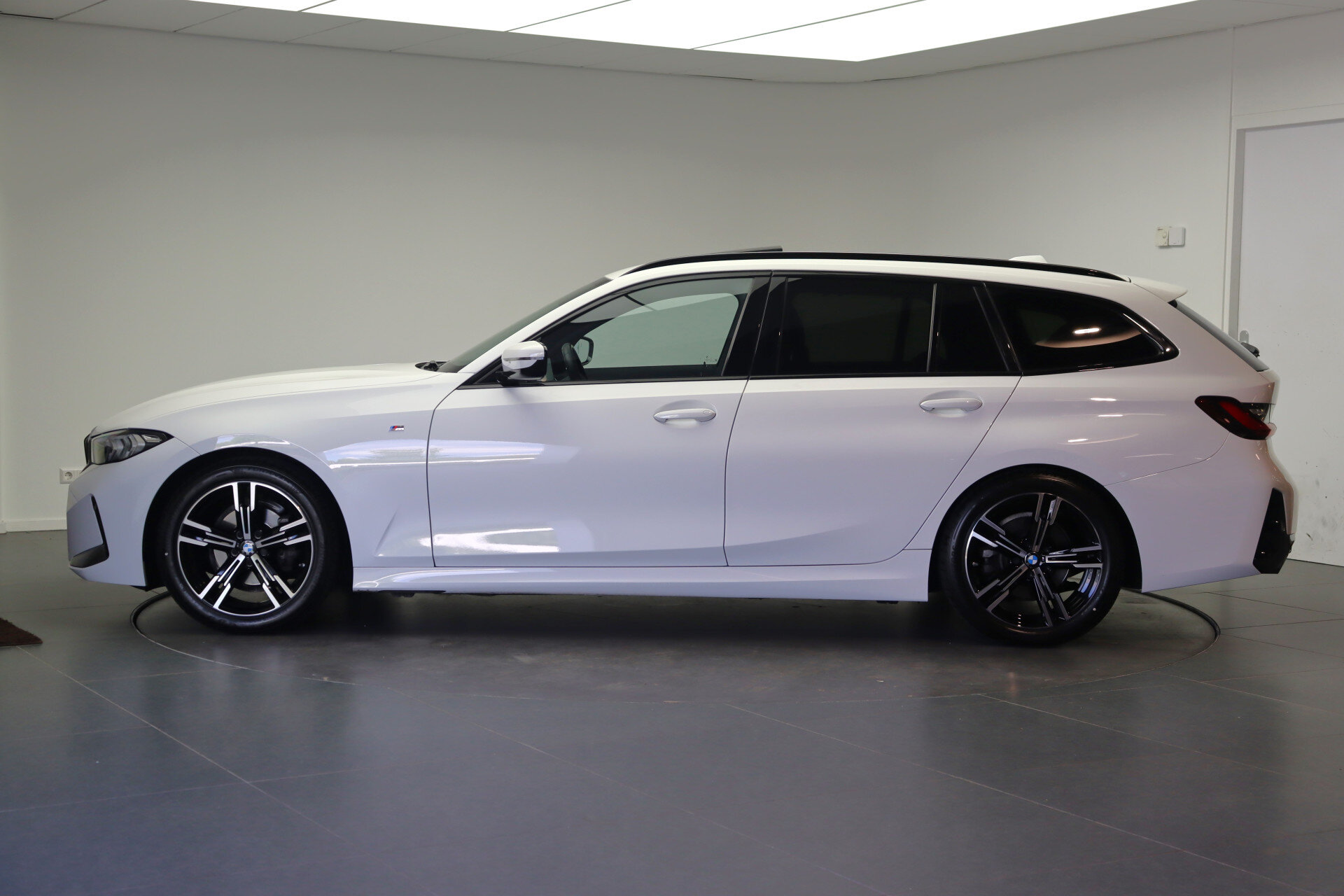 BMW 3 Serie Touring 318i M Sport Automaat - Afbeelding 2