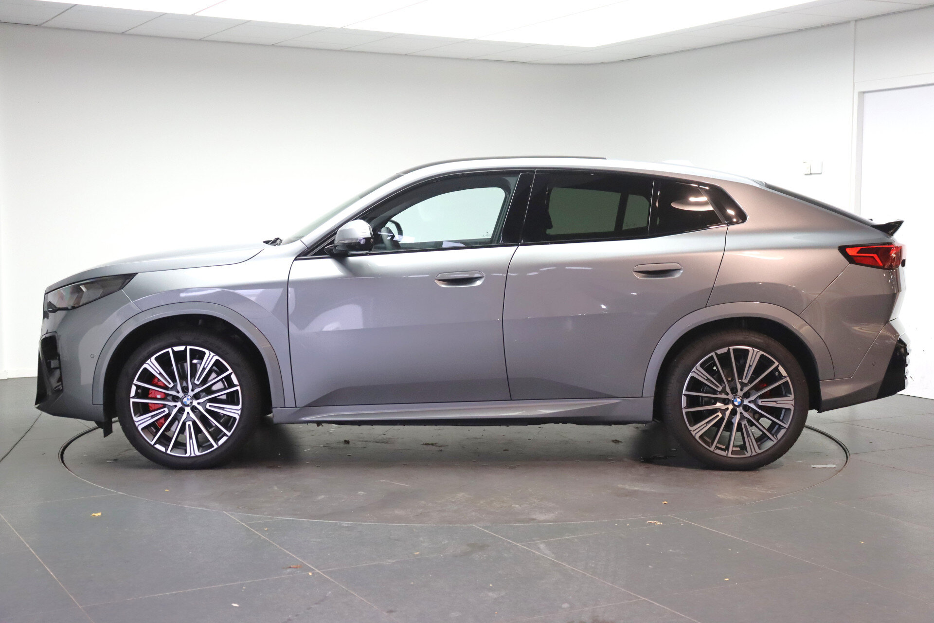 BMW iX2 eDrive20 High Executive M Sport - Afbeelding 2