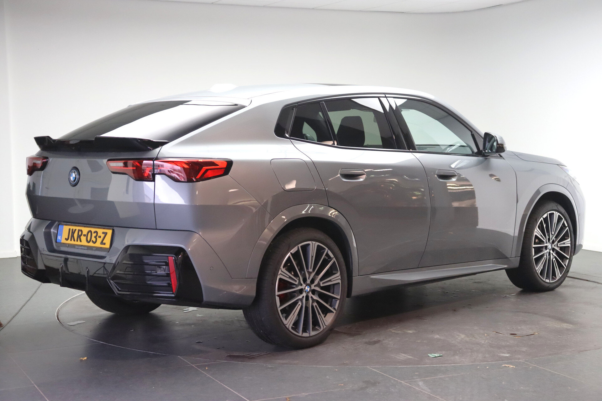 BMW iX2 eDrive20 High Executive M Sport - Afbeelding 3