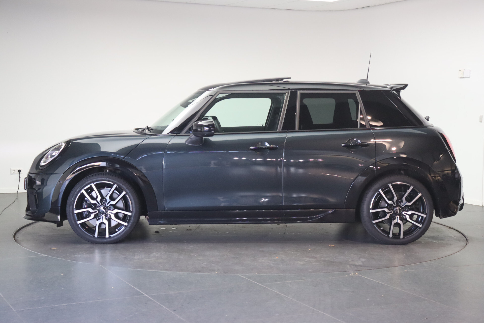MINI 5-Deurs Hatchback Cooper S Automaat - Afbeelding 2