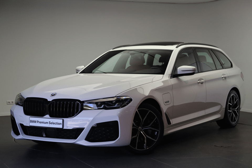 BMW 5 Serie Touring 530e High Executive M Sport Automaat - Afbeelding 1