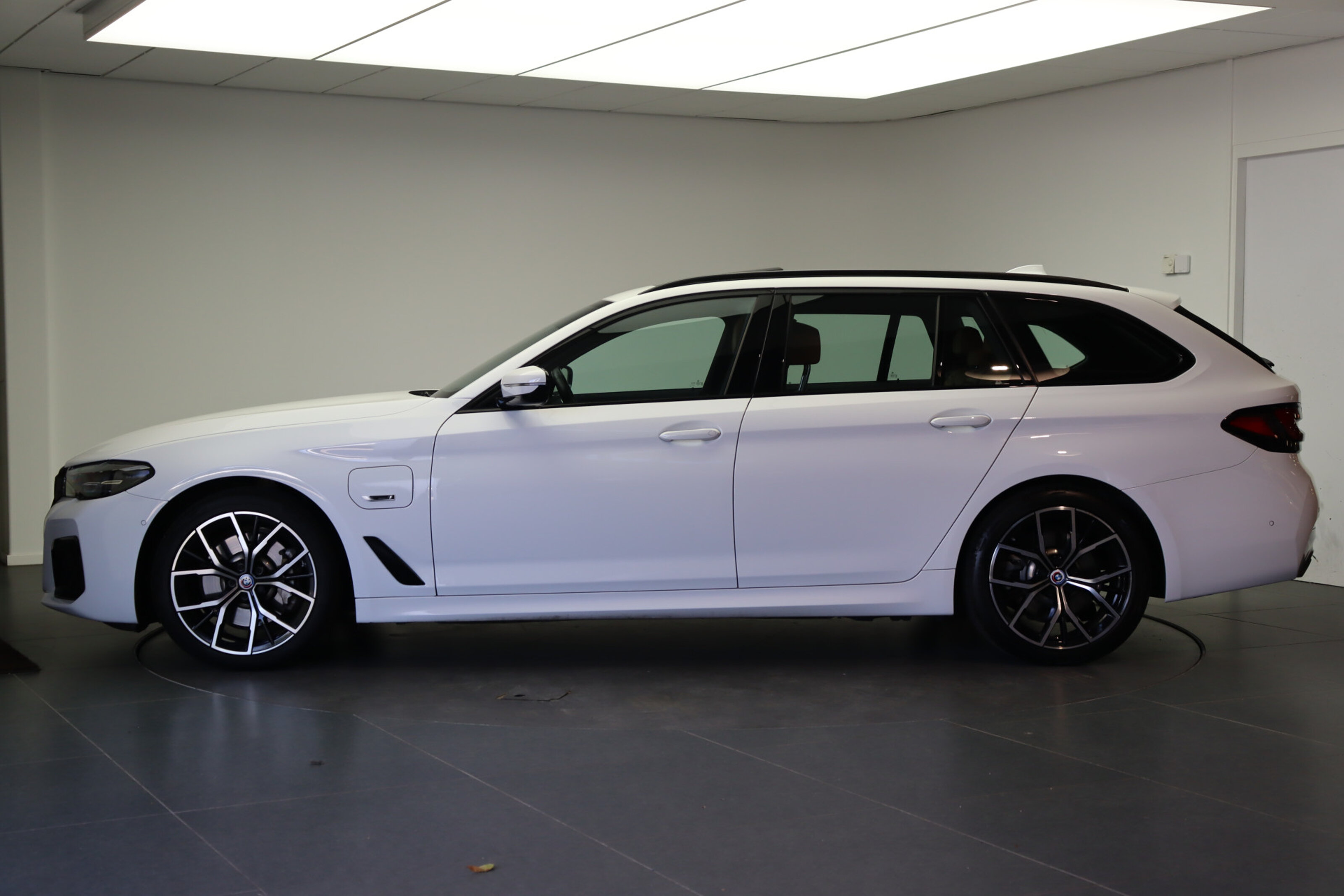 BMW 5 Serie Touring 530e High Executive M Sport Automaat