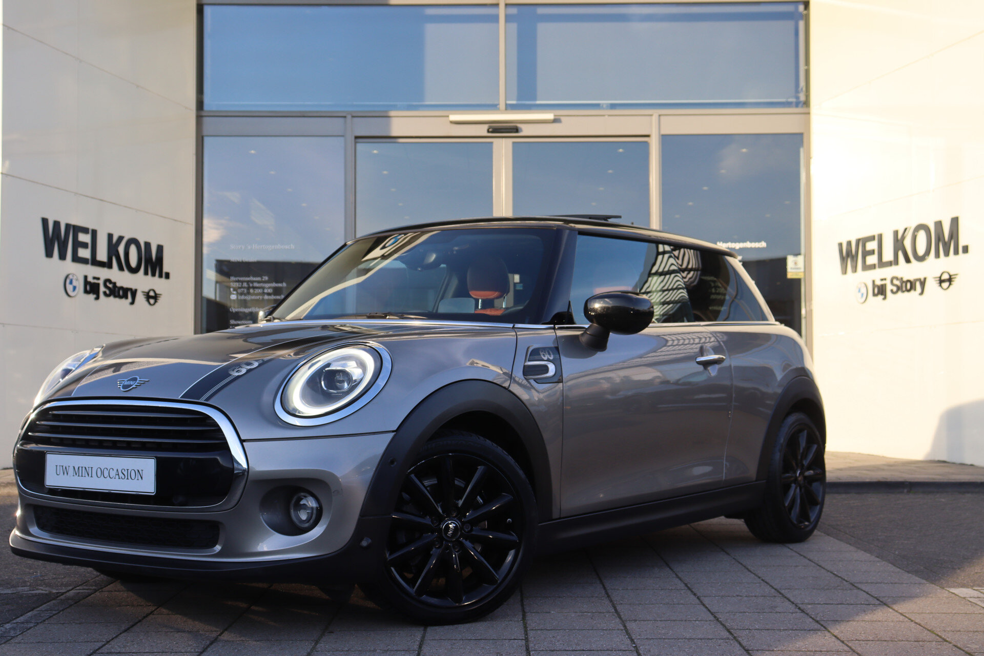 MINI Cooper Hatchback 60 Years Chili Automaat