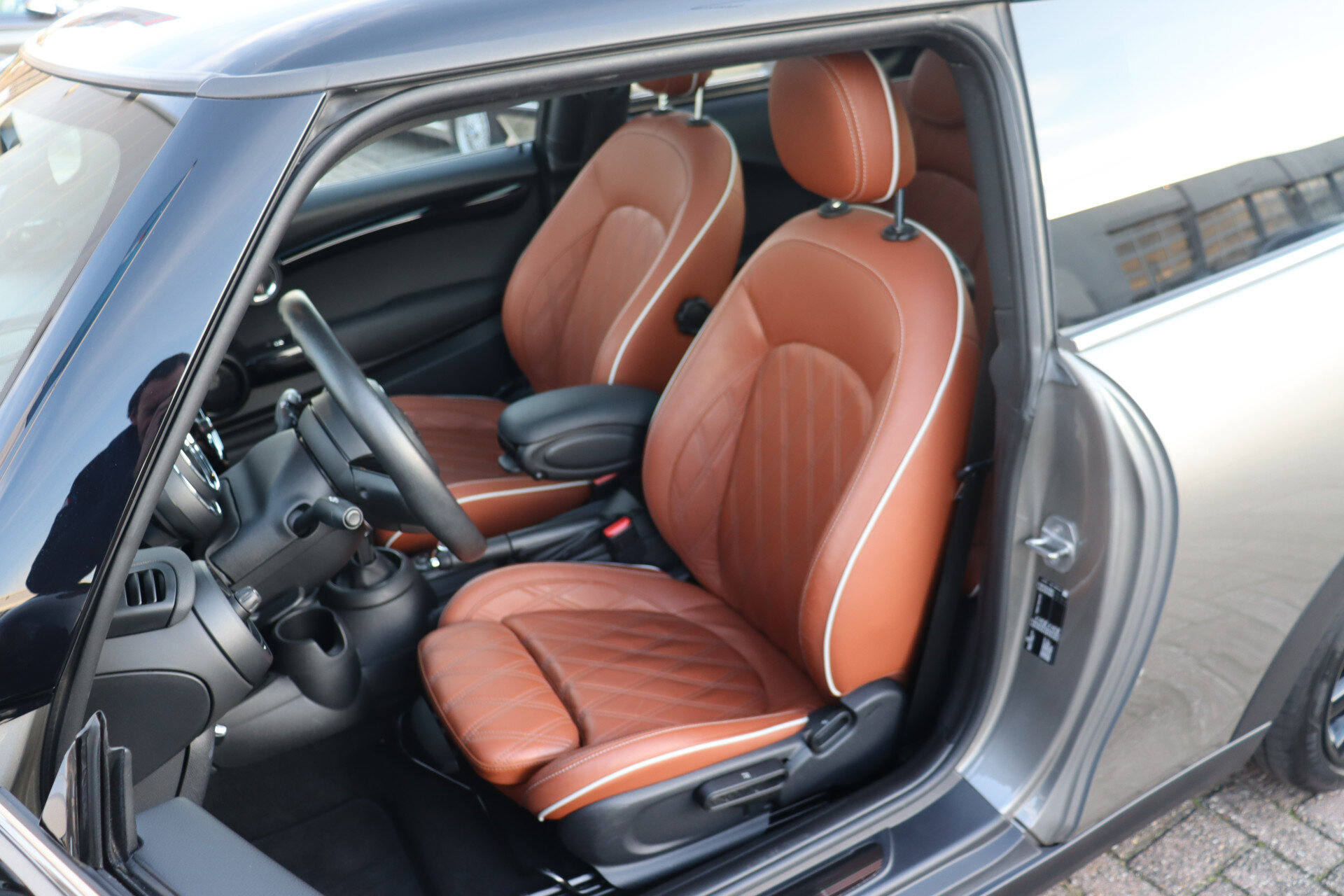 MINI Cooper Hatchback 60 Years Chili Automaat - Afbeelding 4