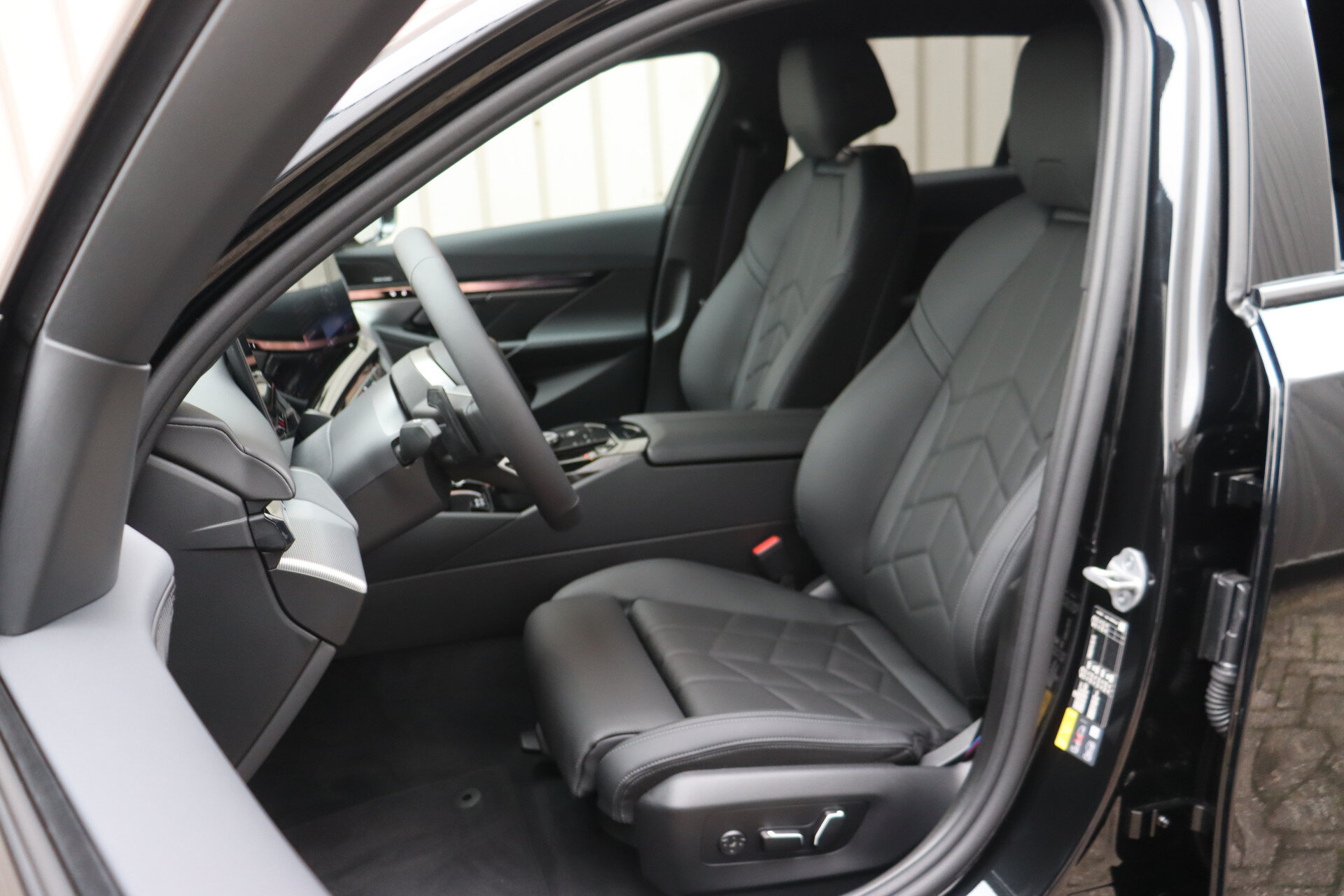 BMW 5 Serie Touring 530e High Executive M Sport Automaat - Afbeelding 4