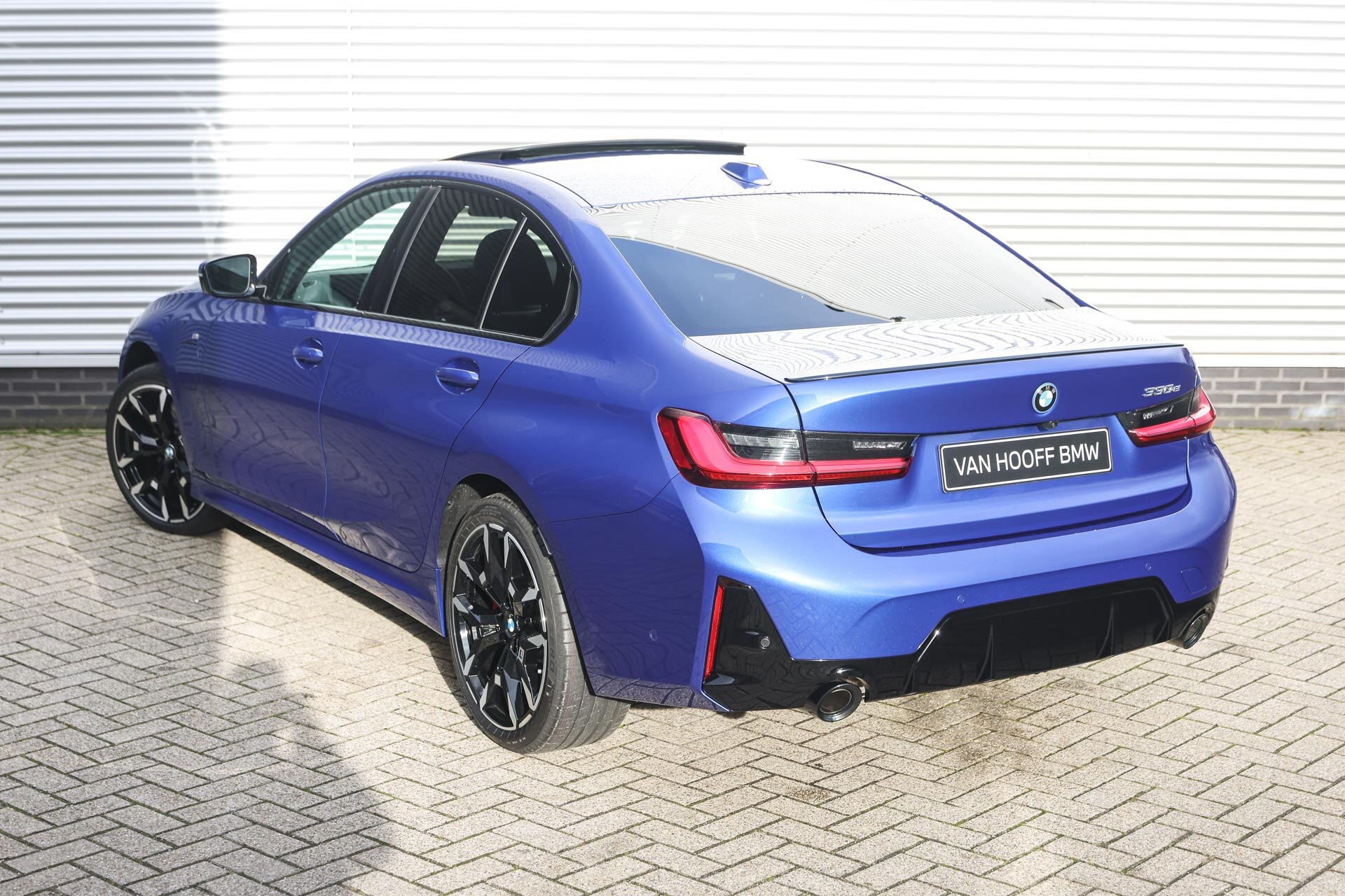 BMW 3 Serie 330e M Sport Automaat - Afbeelding 2