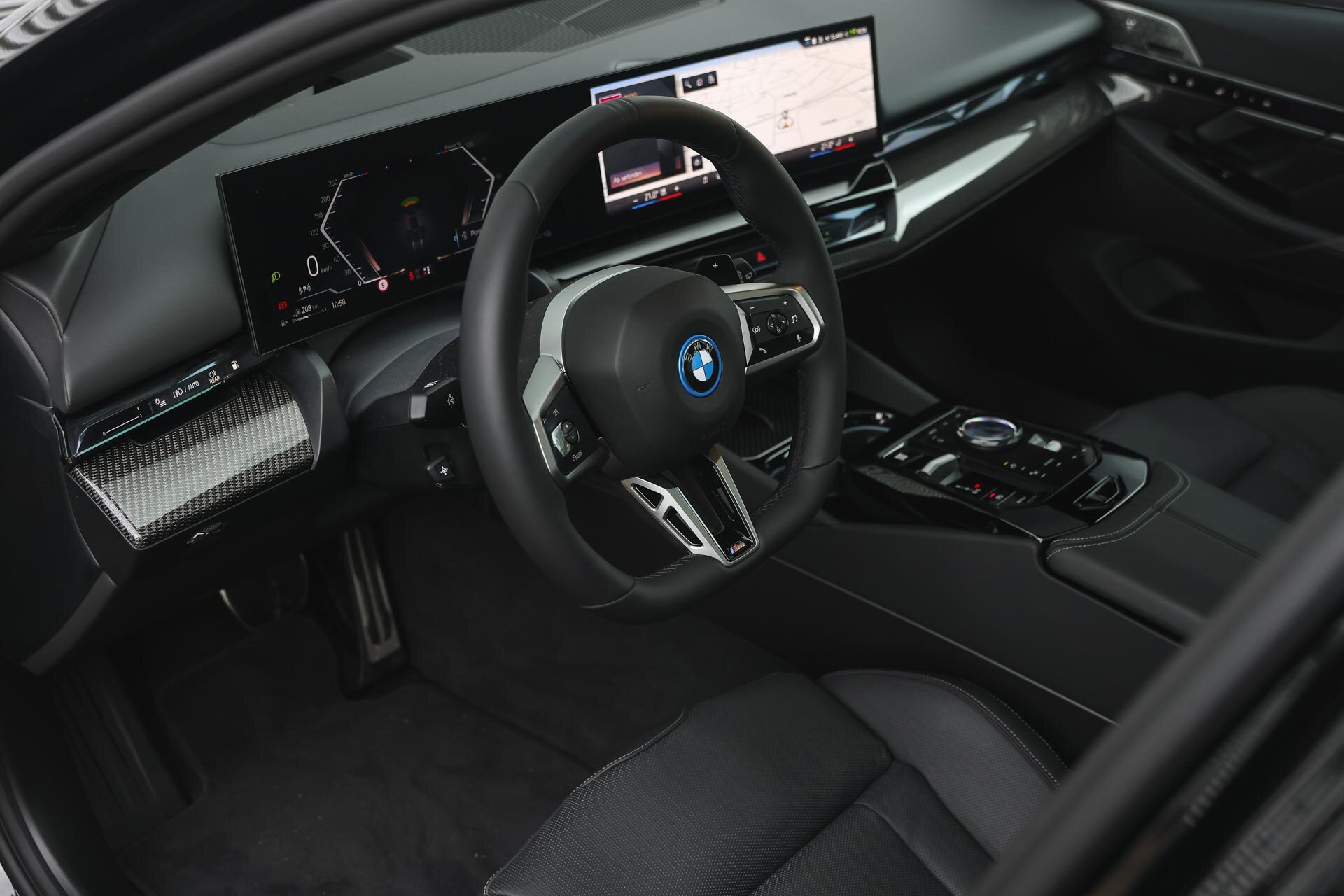 BMW 5 Serie Touring 550e xDrive M Sport Automaat - Afbeelding 3