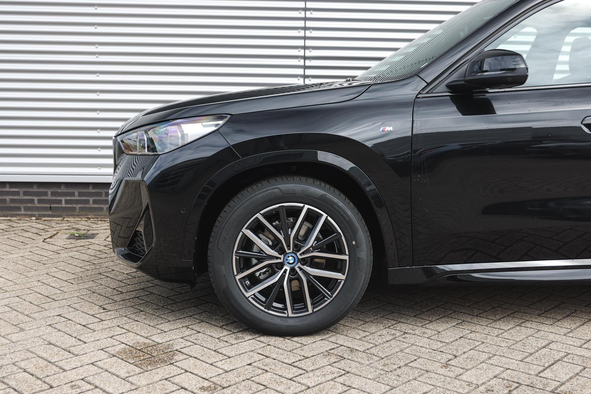 BMW iX1 eDrive20 High Executive M Sport - Afbeelding 4