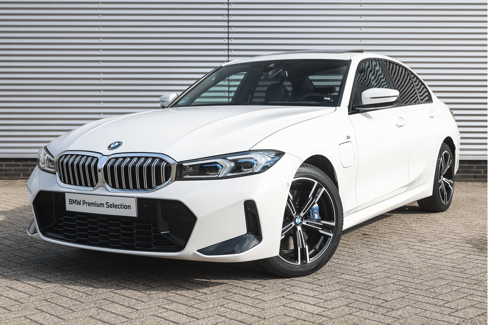BMW 3 Serie 330e High Executive M Sport Automaat - Afbeelding 1