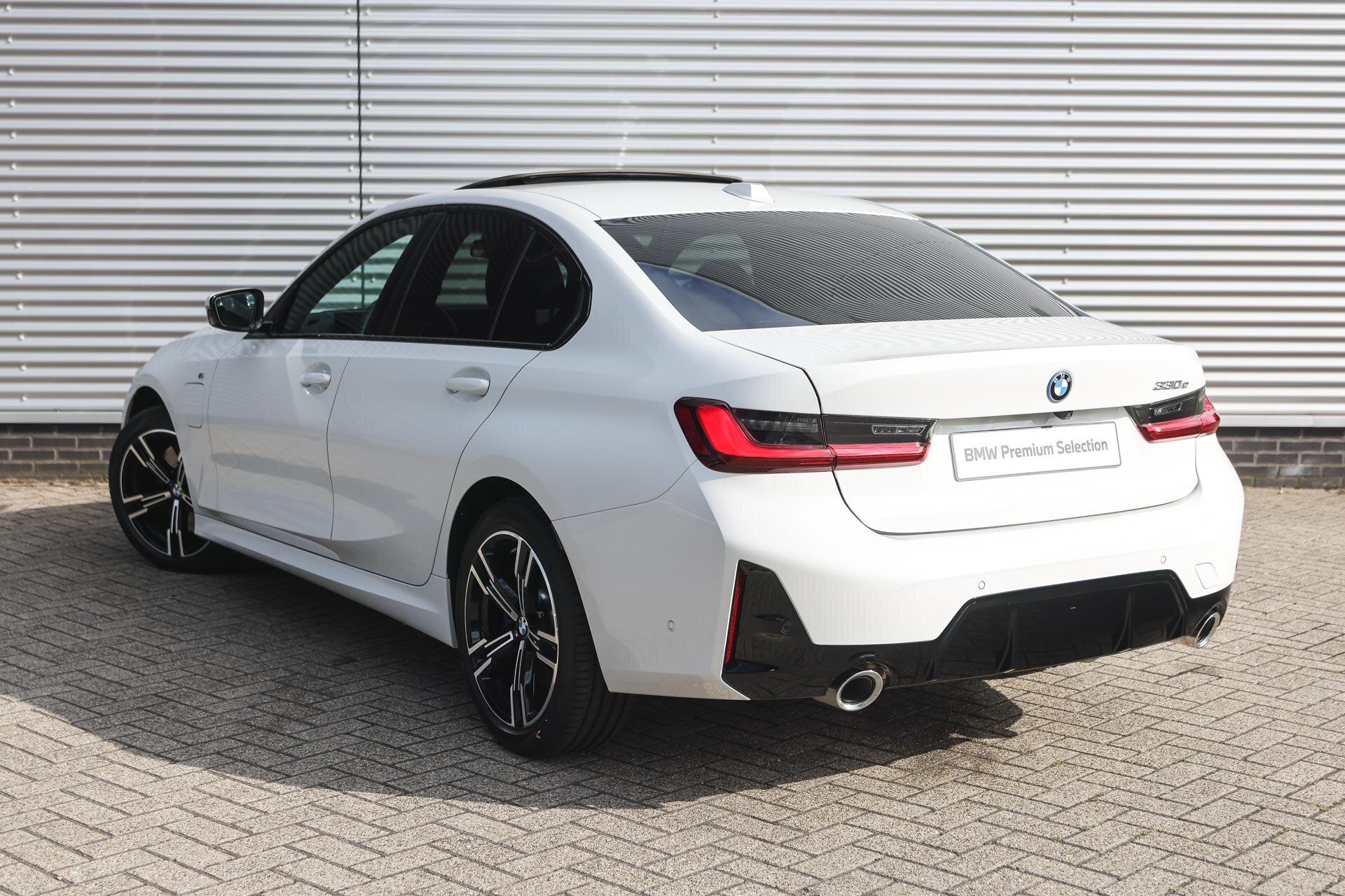 BMW 3 Serie 330e High Executive M Sport Automaat - Afbeelding 2