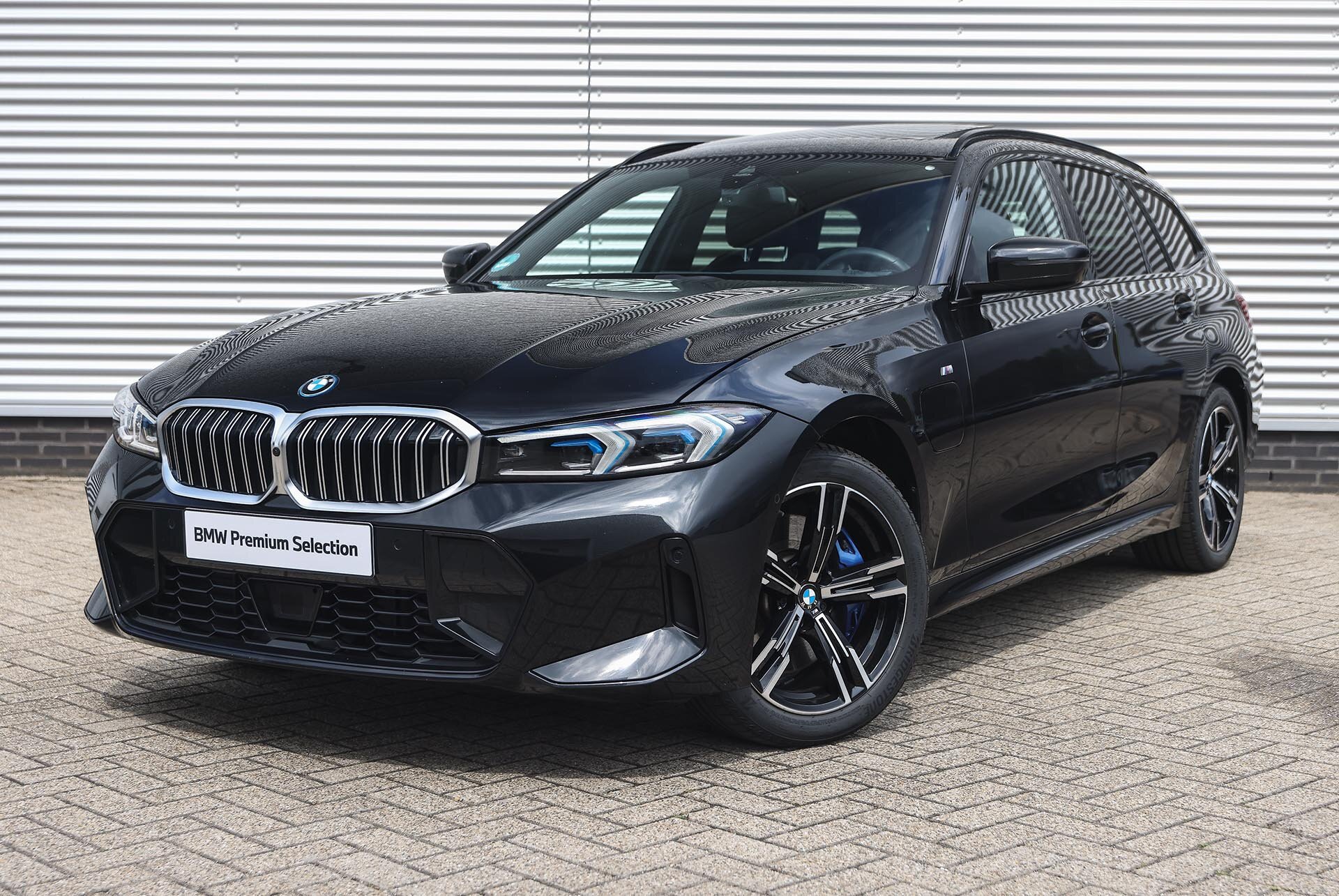 BMW 3 Serie Touring 330e xDrive High Executive M Sport Automiaat