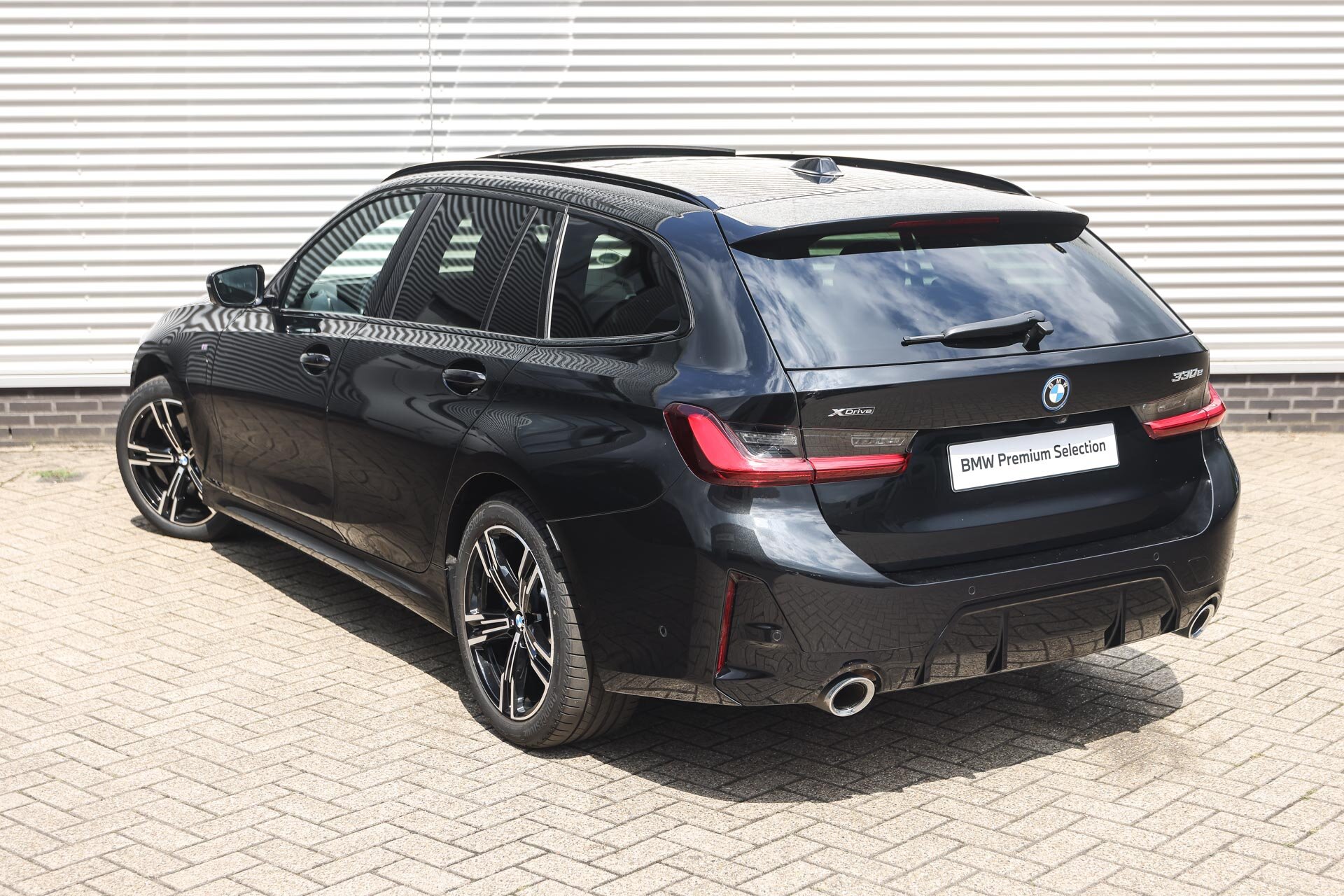 BMW 3 Serie Touring 330e xDrive High Executive M Sport Automiaat - Afbeelding 2