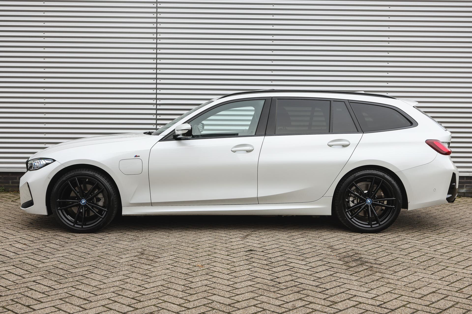 BMW 3 Serie Touring 330e High Executive M Sport Automaat - Afbeelding 3