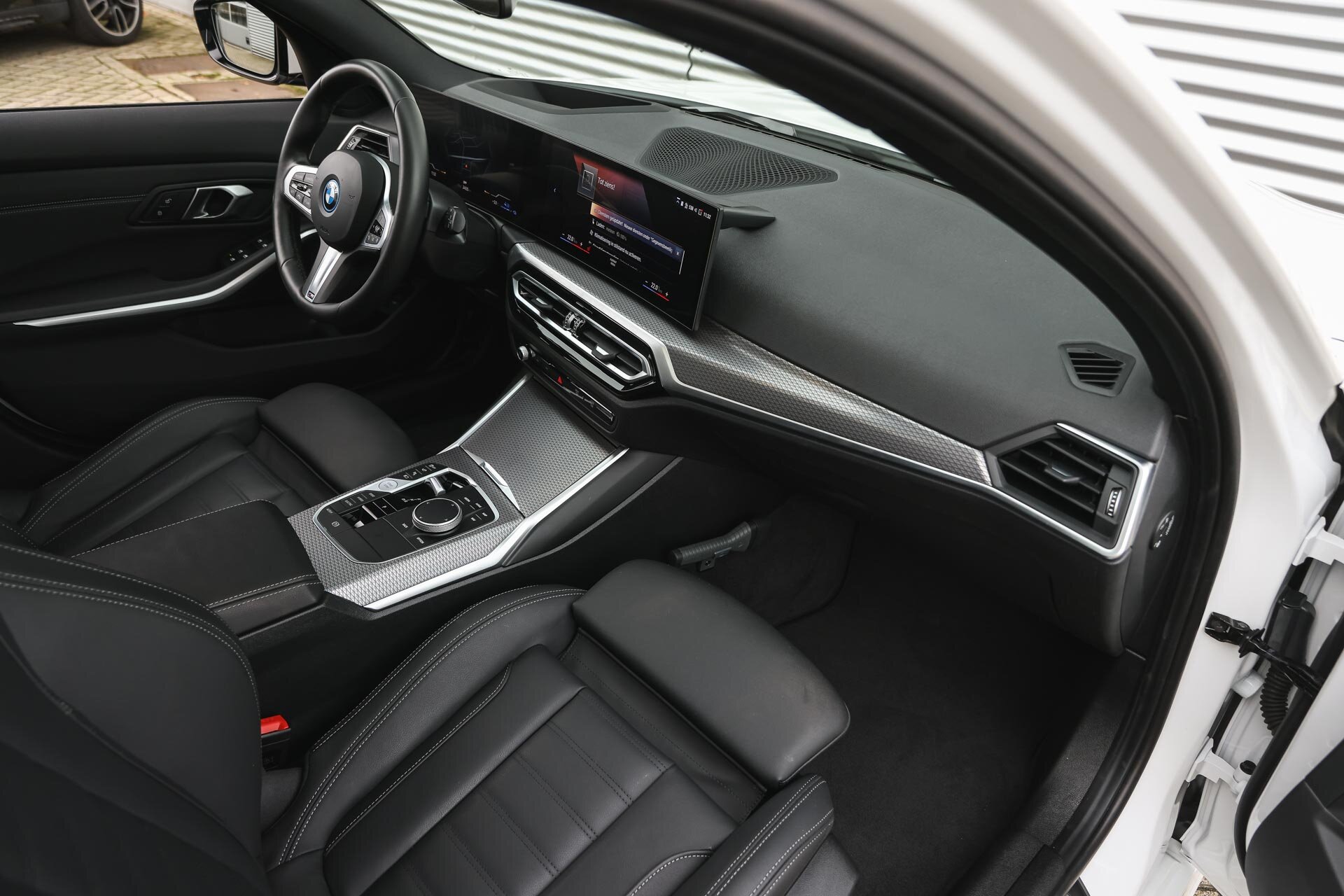 BMW 3 Serie Touring 330e High Executive M Sport Automaat - Afbeelding 4