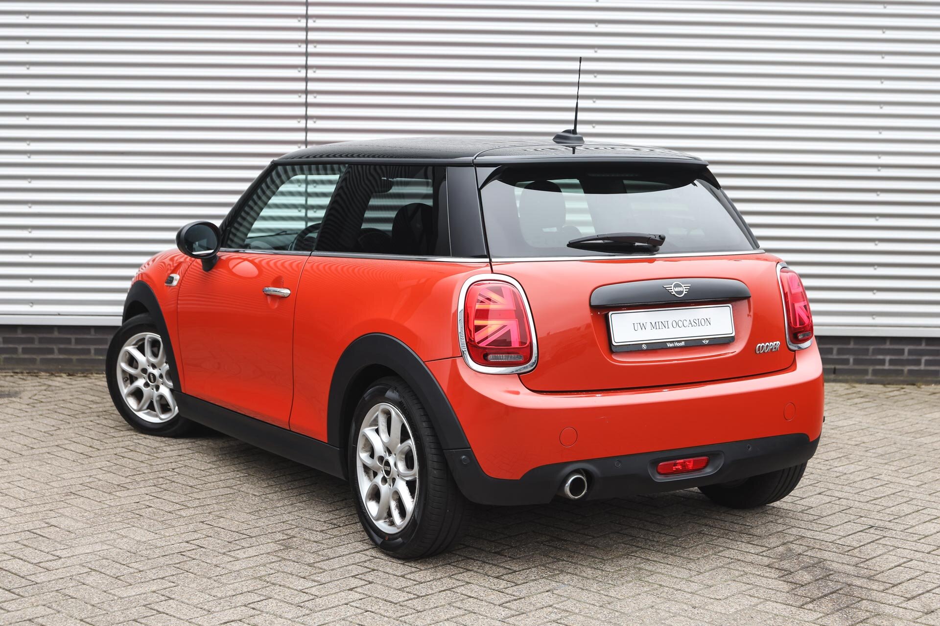 MINI Cooper Hatchback Automaat - Afbeelding 2