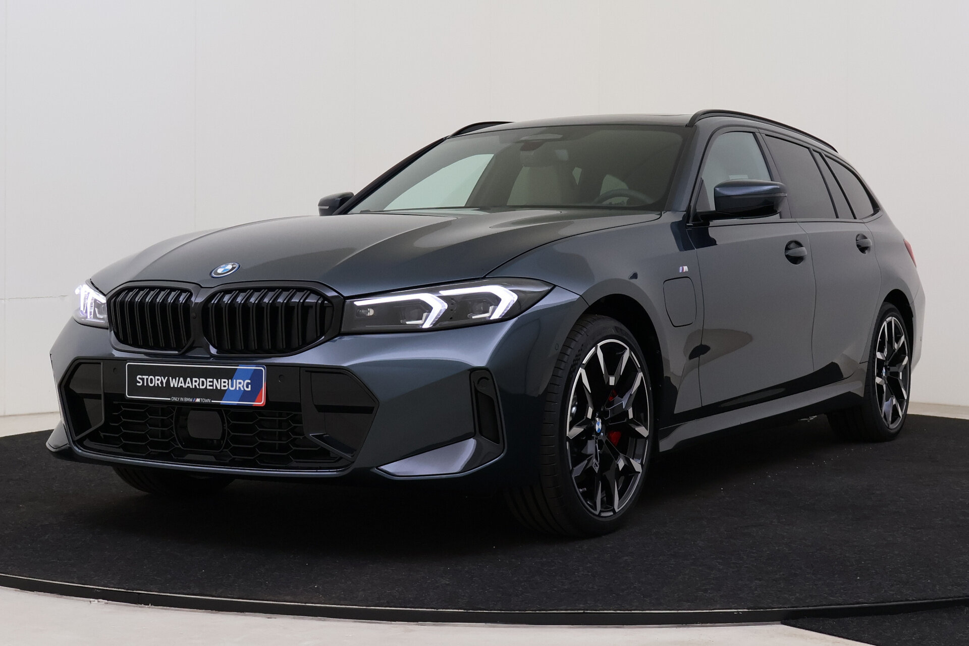 BMW 3 Serie Touring 330e High Executive M Sport Automaat