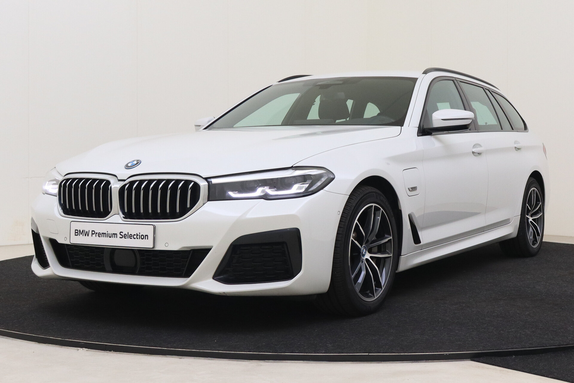 BMW 5 Serie Touring 530e xDrive High Executive M Sport Automaat