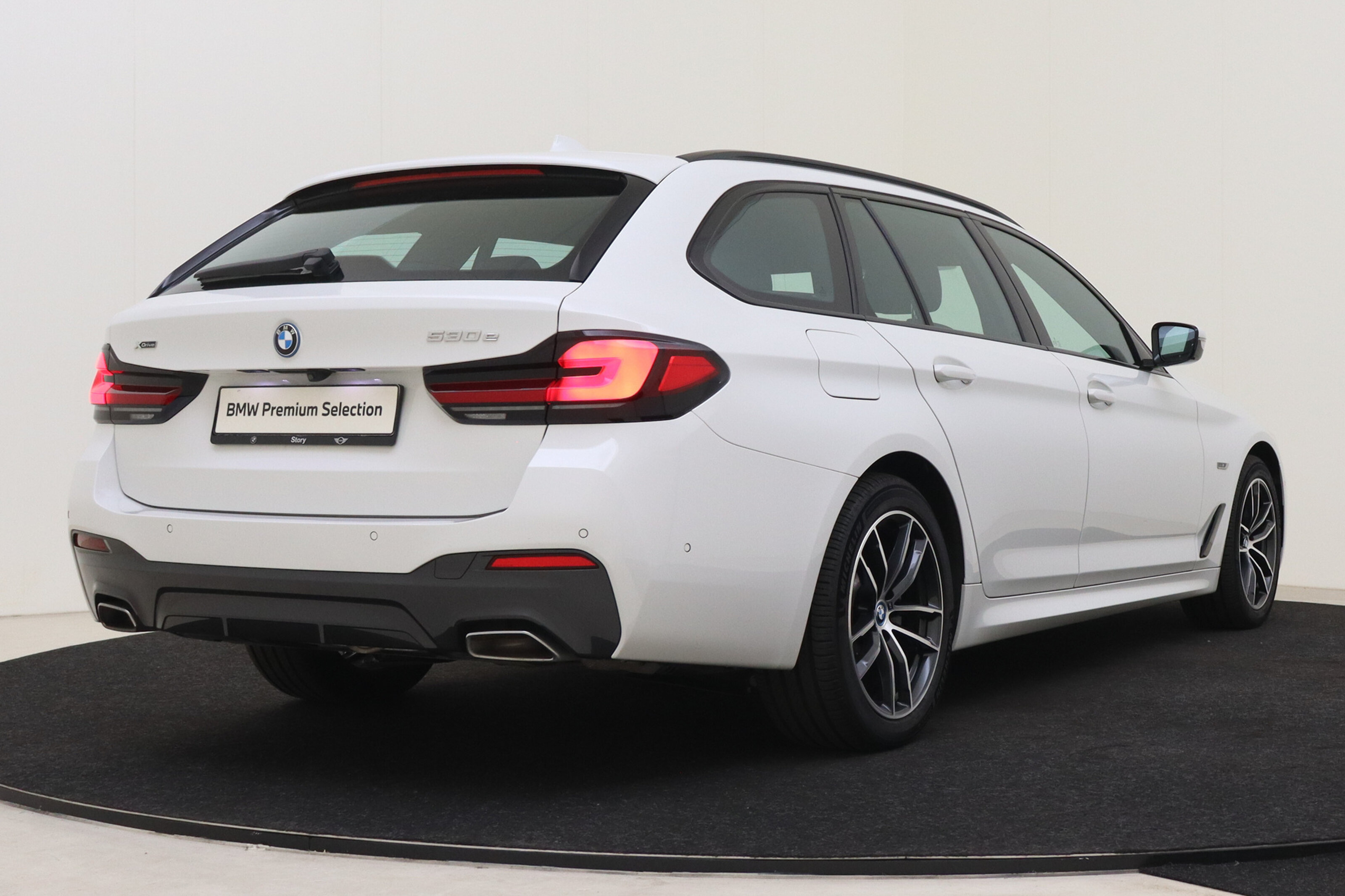 BMW 5 Serie Touring 530e xDrive High Executive M Sport Automaat