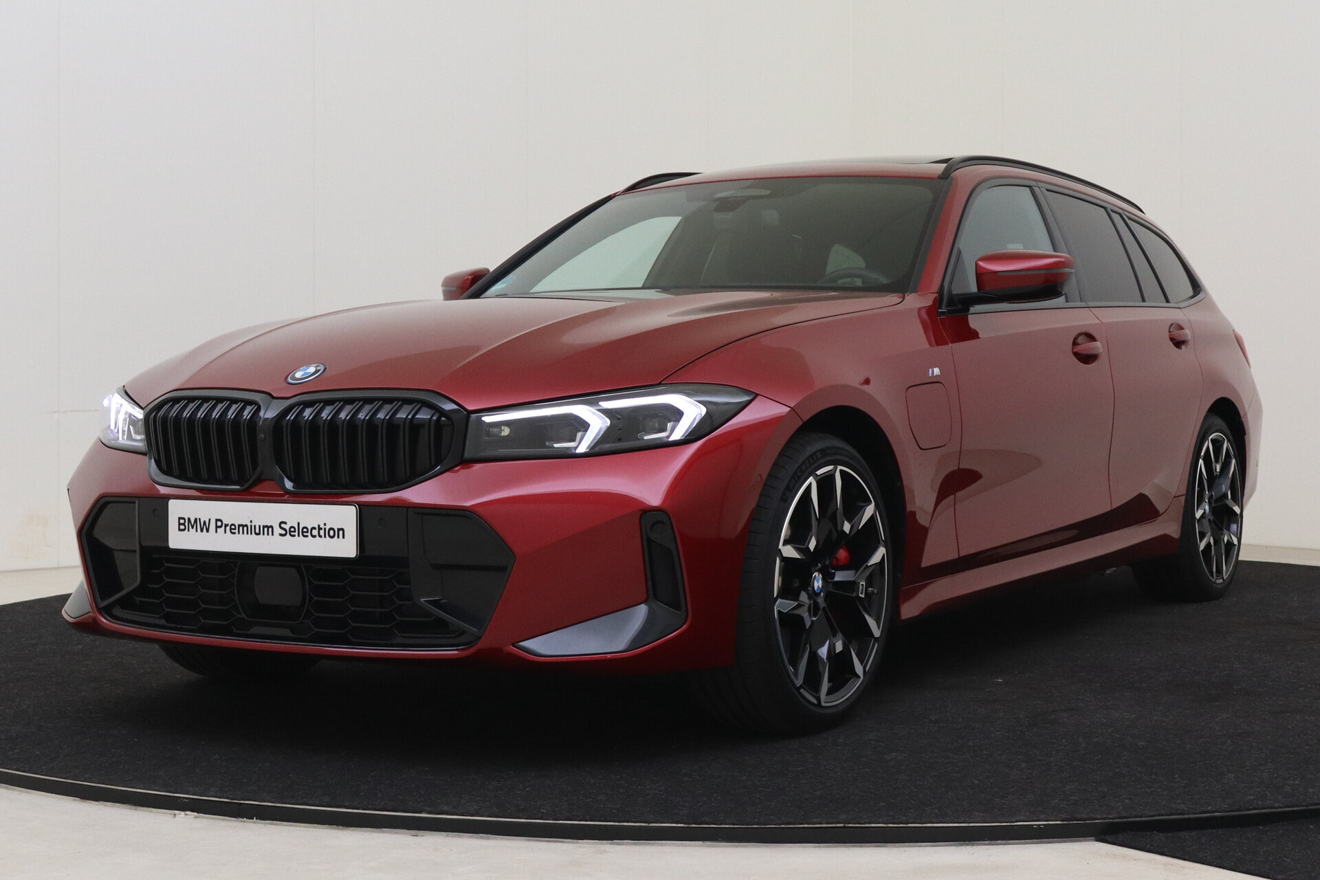 BMW 3 Serie Touring 330e xDrive High Executive M Sport Automaat