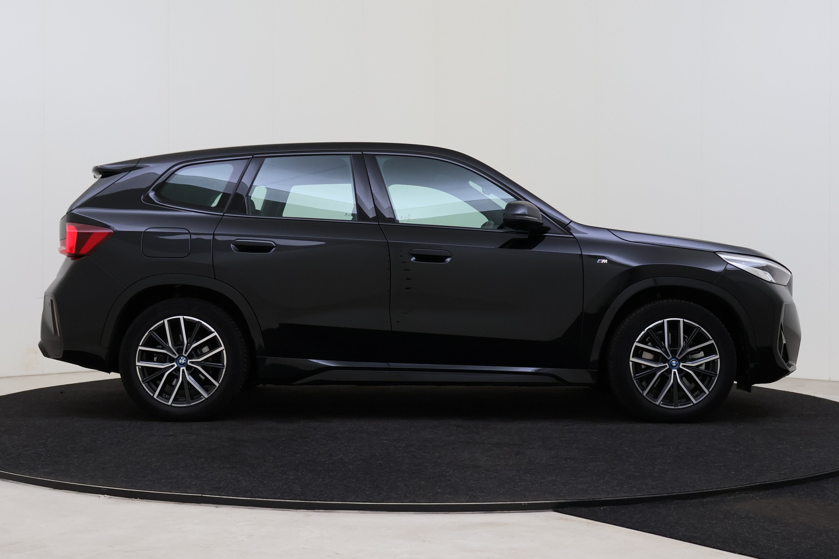 BMW iX1 7