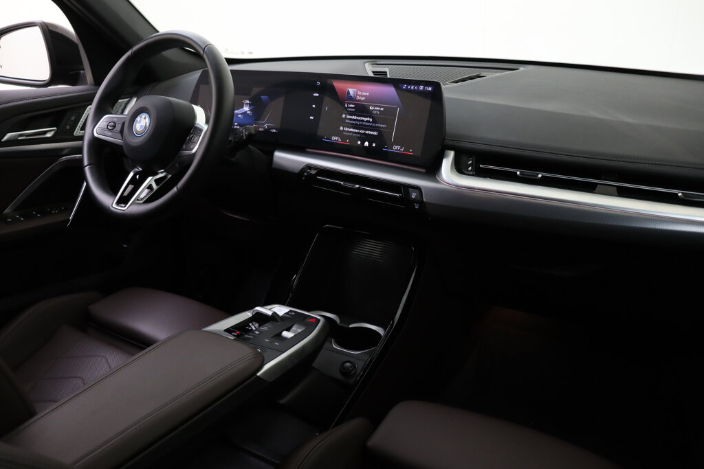 BMW iX1 12