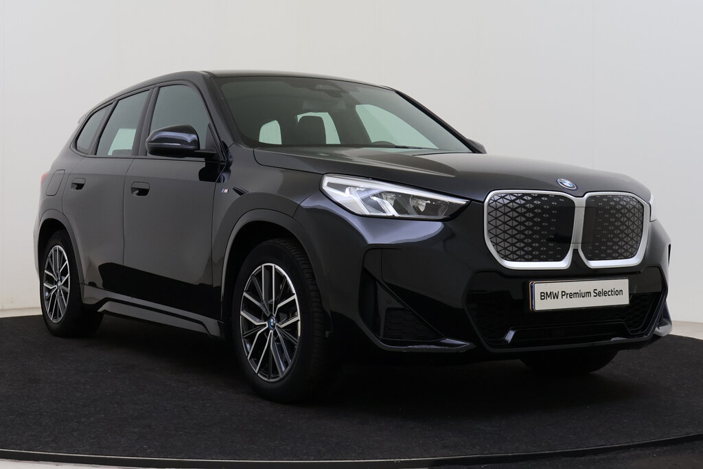 BMW iX1 13