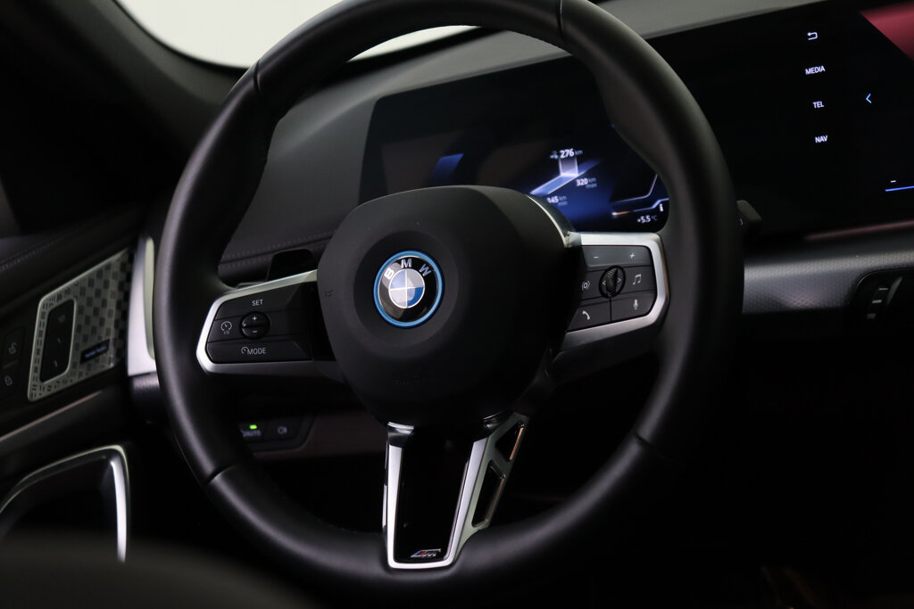 BMW iX1 23