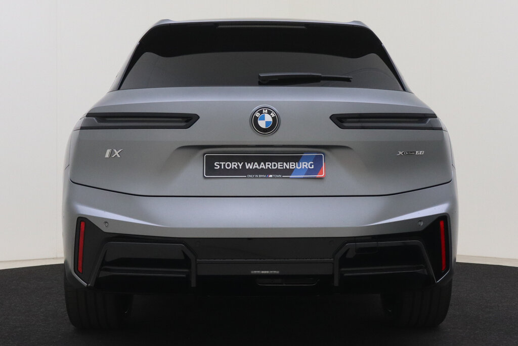 BMW iX 5