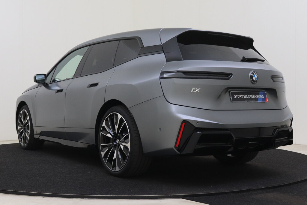 BMW iX 15